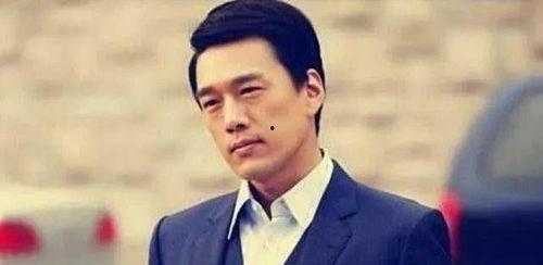 圈内爆料王耀庆抽雪茄,揭秘明星圈内的奢华生活